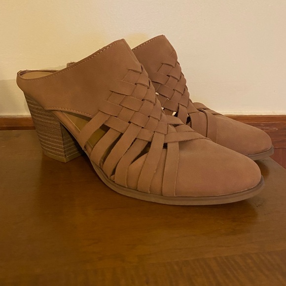 Universal Thread “Aiden Huarache" Brown Heeled Mules - Picture 4 of 9